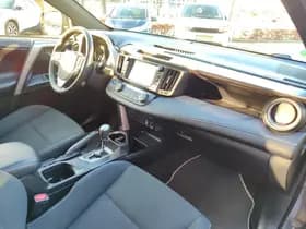 Toyota RAV4 thumbnail 2