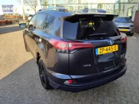 Toyota RAV4 thumbnail 3