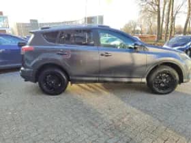 Toyota RAV4 thumbnail 6