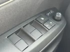 Toyota Yaris thumbnail 43