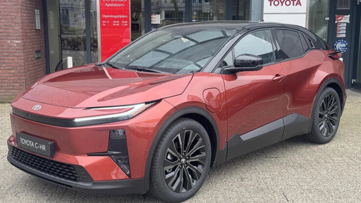 Toyota C hr — foto 1