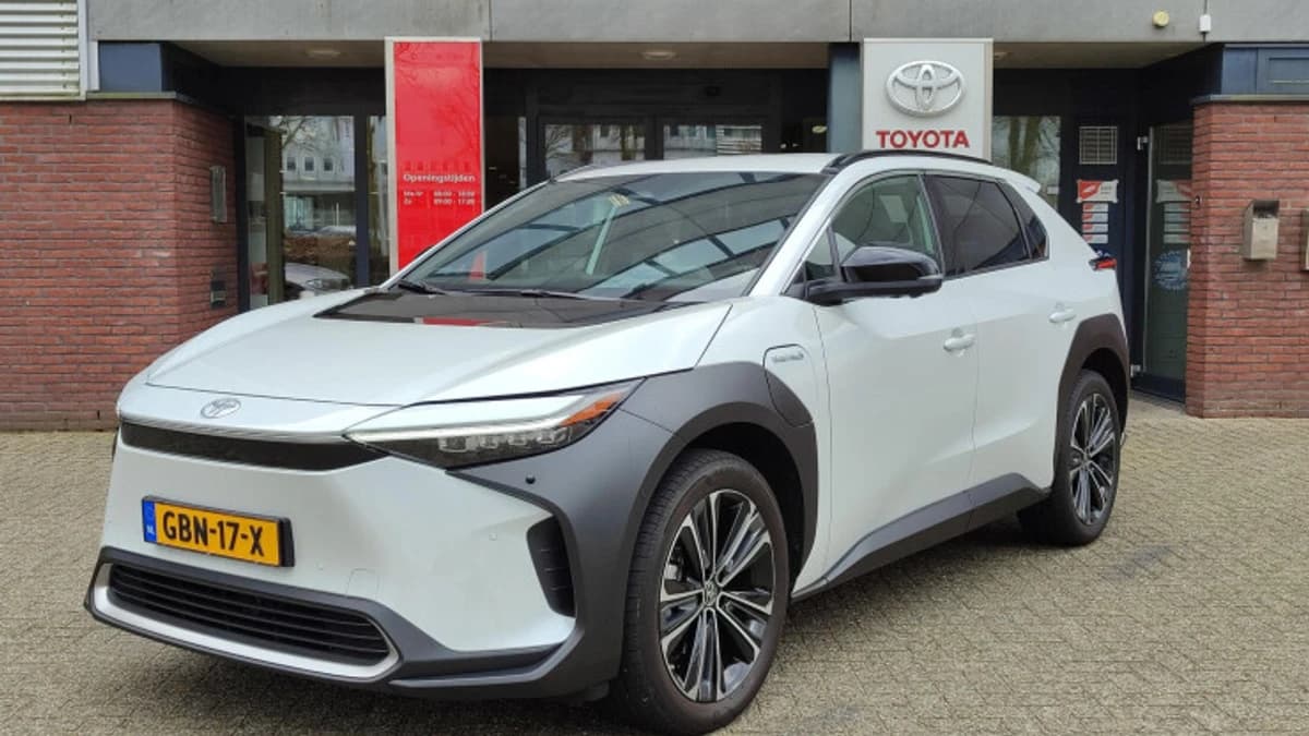 Toyota bZ4X — foto 1
