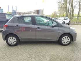 Toyota Yaris thumbnail 12