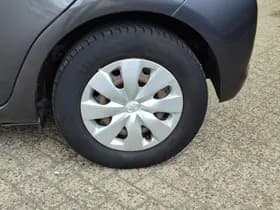 Toyota Yaris thumbnail 25