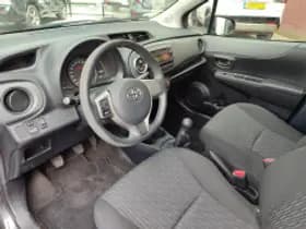 Toyota Yaris thumbnail 4