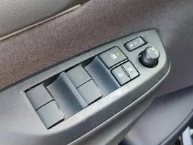 Toyota Yaris thumbnail 17