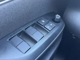 Toyota Yaris thumbnail 17
