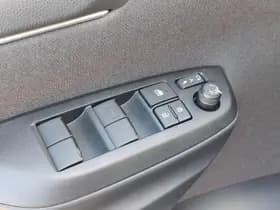 Toyota Yaris thumbnail 30