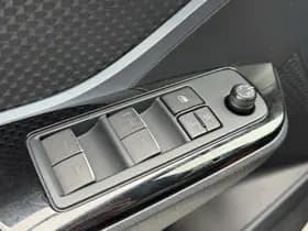 Toyota C hr thumbnail 17