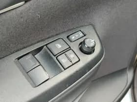 Toyota Yaris thumbnail 18