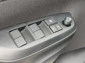 Toyota Yaris thumbnail 16