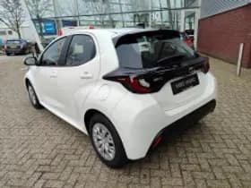 Toyota Yaris thumbnail 3