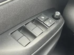 Toyota Yaris thumbnail 17