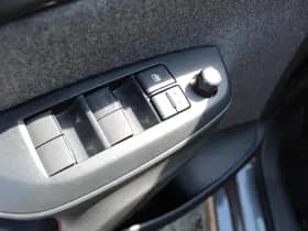 Toyota Yaris thumbnail 18