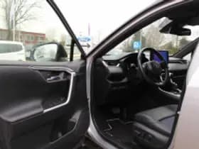 Toyota RAV4 thumbnail 6