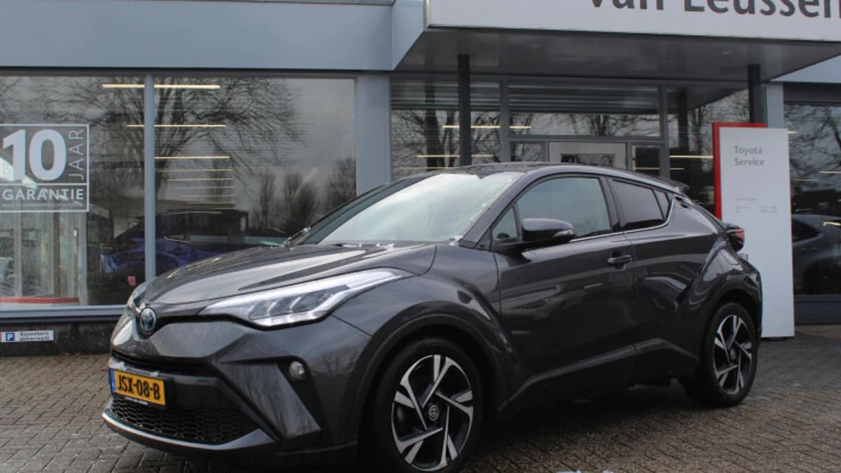 Toyota C hr — foto 1
