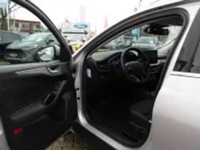 Ford Focus thumbnail 6