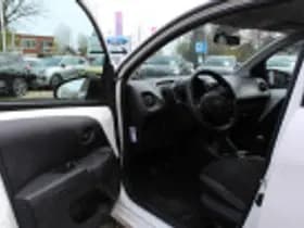 Toyota Aygo thumbnail 37