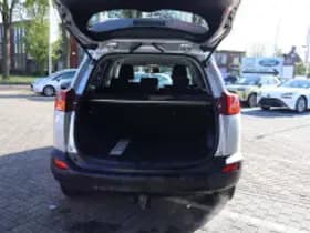 Toyota RAV4 thumbnail 6