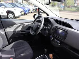 Toyota Yaris thumbnail 23