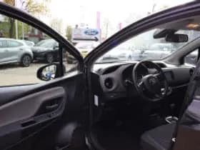 Toyota Yaris thumbnail 6