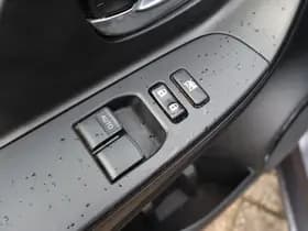 Toyota Yaris thumbnail 17