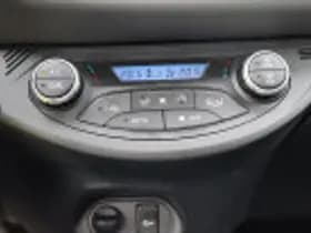 Toyota Yaris thumbnail 64