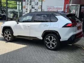 Toyota RAV4 thumbnail 2