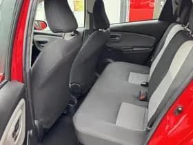 Toyota Yaris thumbnail 12