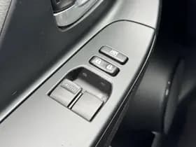 Toyota Yaris thumbnail 24