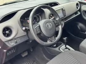 Toyota Yaris thumbnail 4