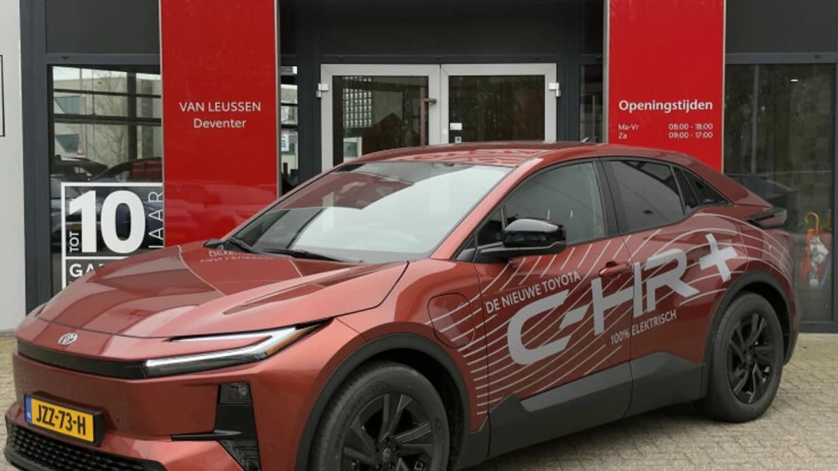 Toyota C hr — foto 1