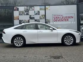 Toyota Mirai thumbnail 9