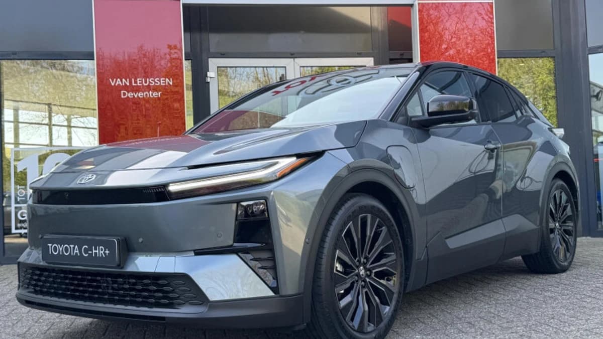 Toyota C hr — foto 1