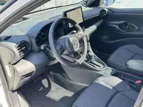 Toyota Yaris thumbnail 12