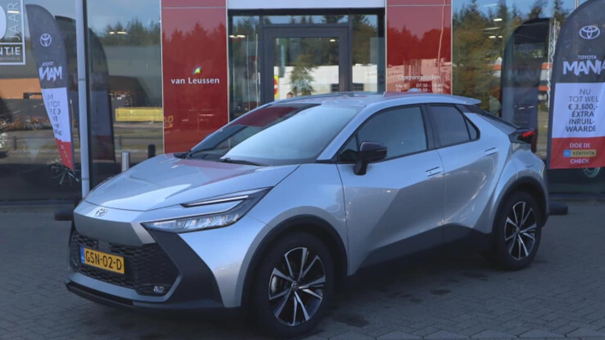 Toyota C hr — foto 1