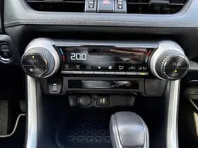 Toyota RAV4 thumbnail 19