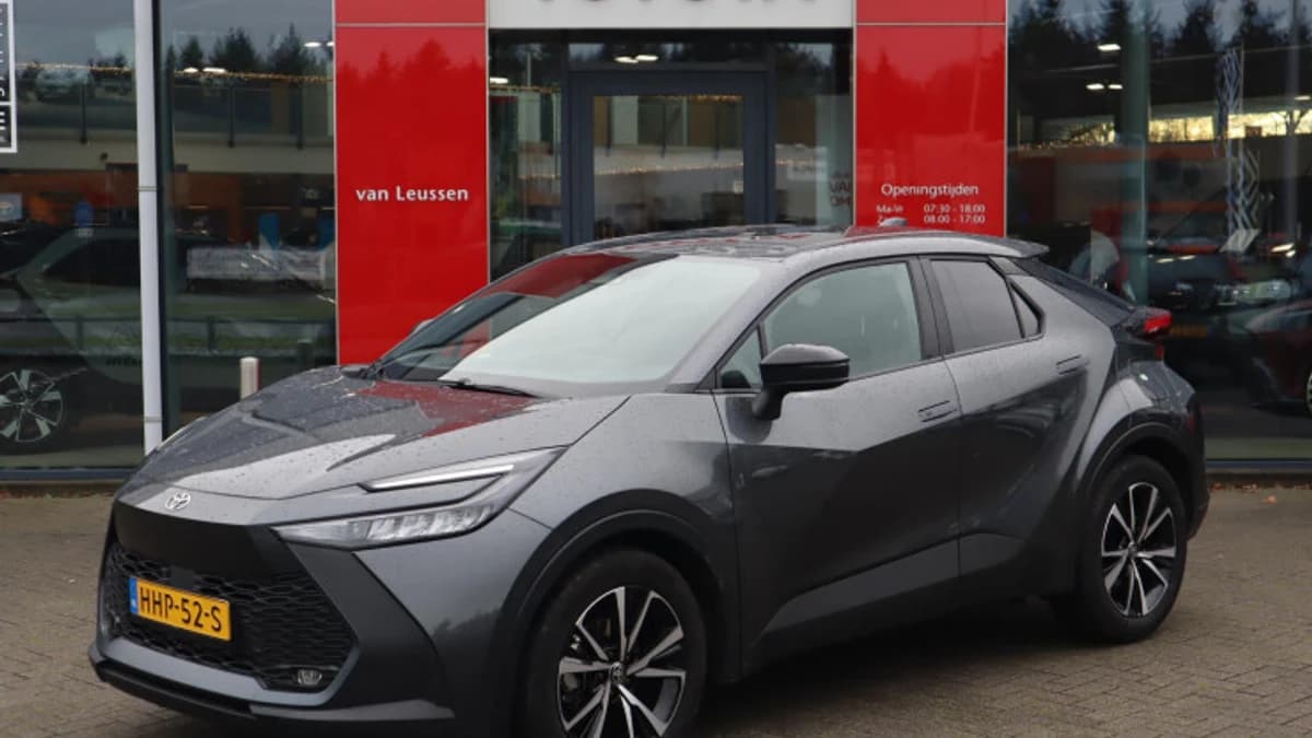 Toyota C hr — foto 1