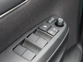 Toyota Yaris thumbnail 24