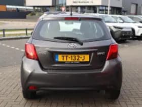 Toyota Yaris thumbnail 4