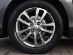 Toyota Yaris thumbnail 45