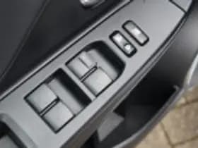 Toyota Yaris thumbnail 60