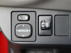 Toyota Yaris thumbnail 25