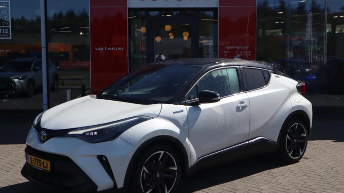 Toyota C hr — foto 1