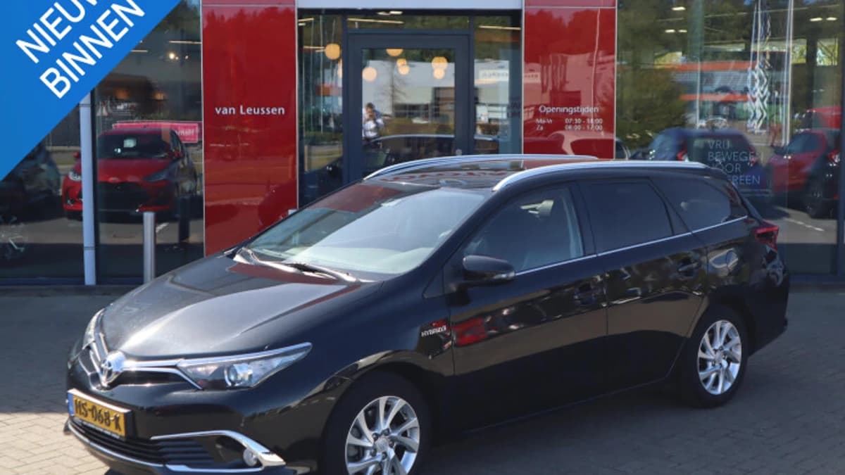 Toyota Auris — foto 1