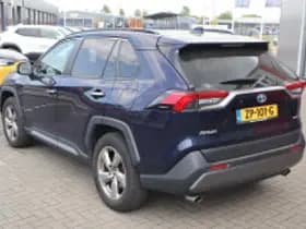 Toyota RAV4 thumbnail 3