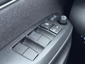 Toyota Yaris thumbnail 25
