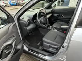 Toyota Yaris Cross thumbnail 3