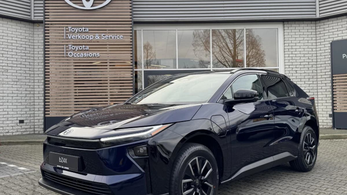 Toyota bZ4X — foto 1