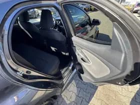 Toyota Yaris thumbnail 21